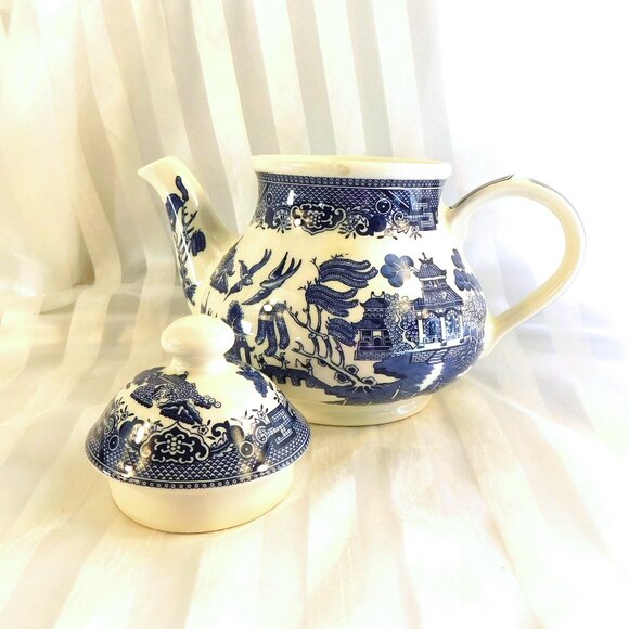 Churchill Tea Set with Teapot, Sugar Bowl, and Creamer in Willow Blue # 26780 - Picture 6 of 7